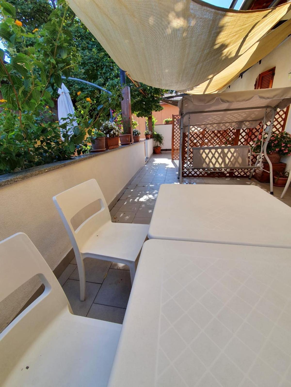 Bed and Breakfast Beb I Portici Черноббио Экстерьер фото