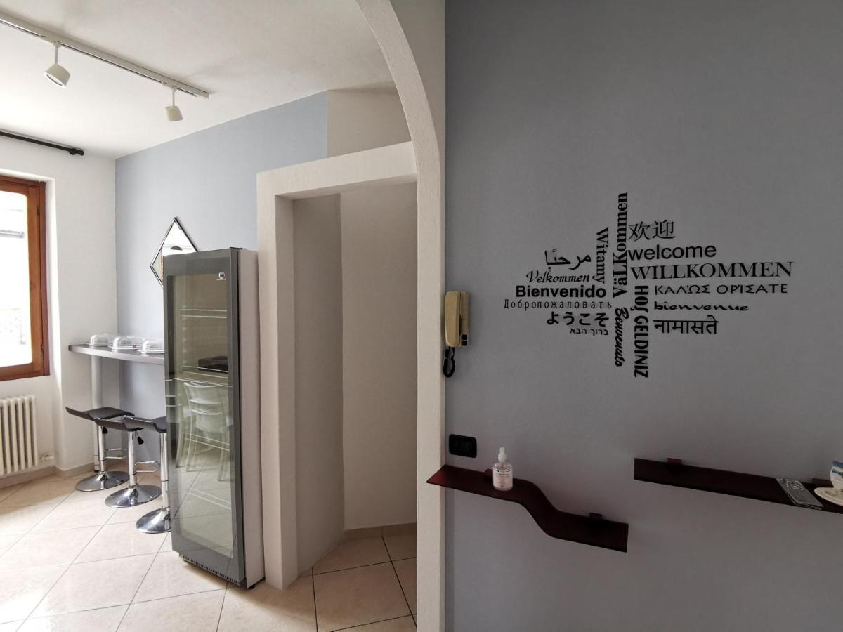 Bed and Breakfast Beb I Portici Черноббио Экстерьер фото