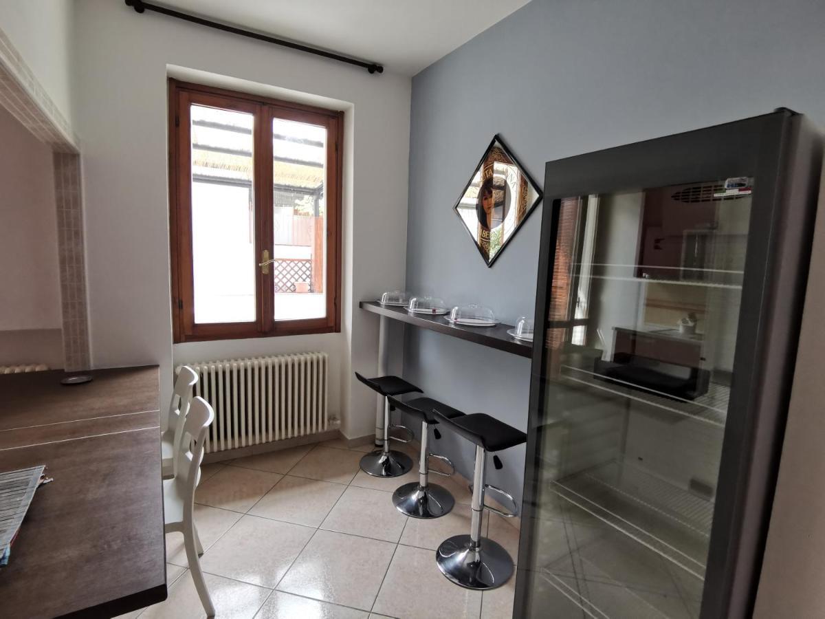 Bed and Breakfast Beb I Portici Черноббио Экстерьер фото
