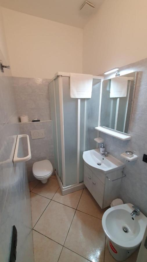 Bed and Breakfast Beb I Portici Черноббио Экстерьер фото